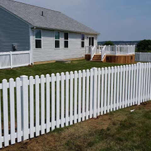 White Vinyl Picket Fence1